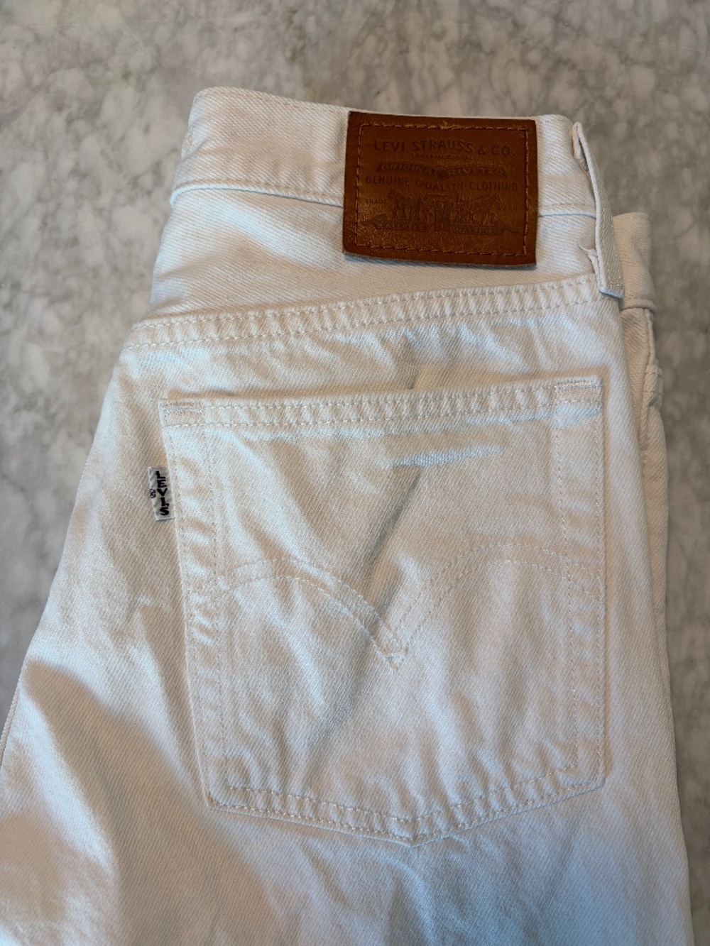 Levi's Wedgie Straight Ankle High Rise White sz 27 raw hem Premium